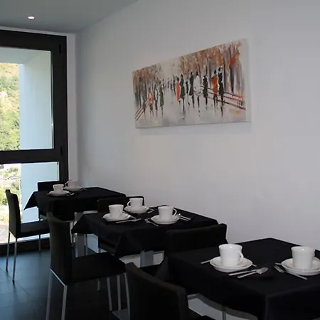 Πανσιόν Tres Campanas 2*