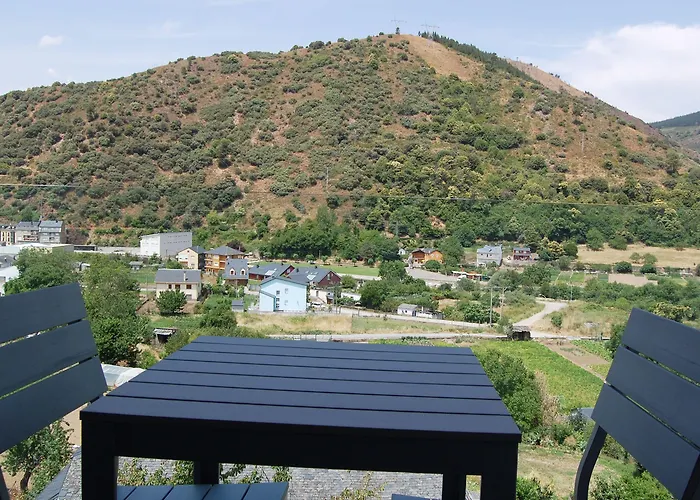 Guest house Tres Campanas 2*