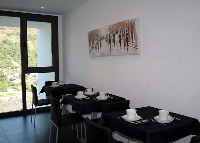 Guest house Tres Campanas 2*