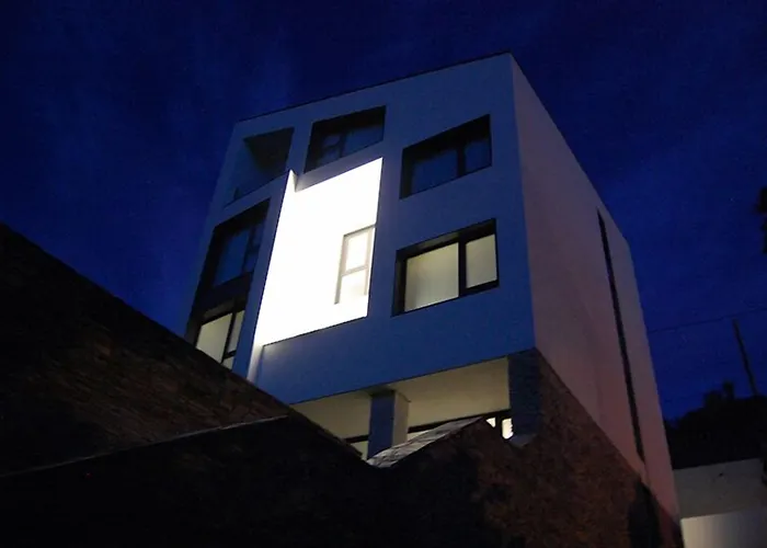 Guest house Tres Campanas 2*